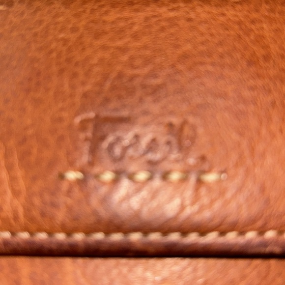 Fossil Tri-Fold Brown Distressed Leather Wallet - Picture 3 of 12